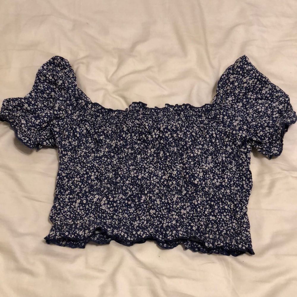 Off the shoulder LA hearts crop